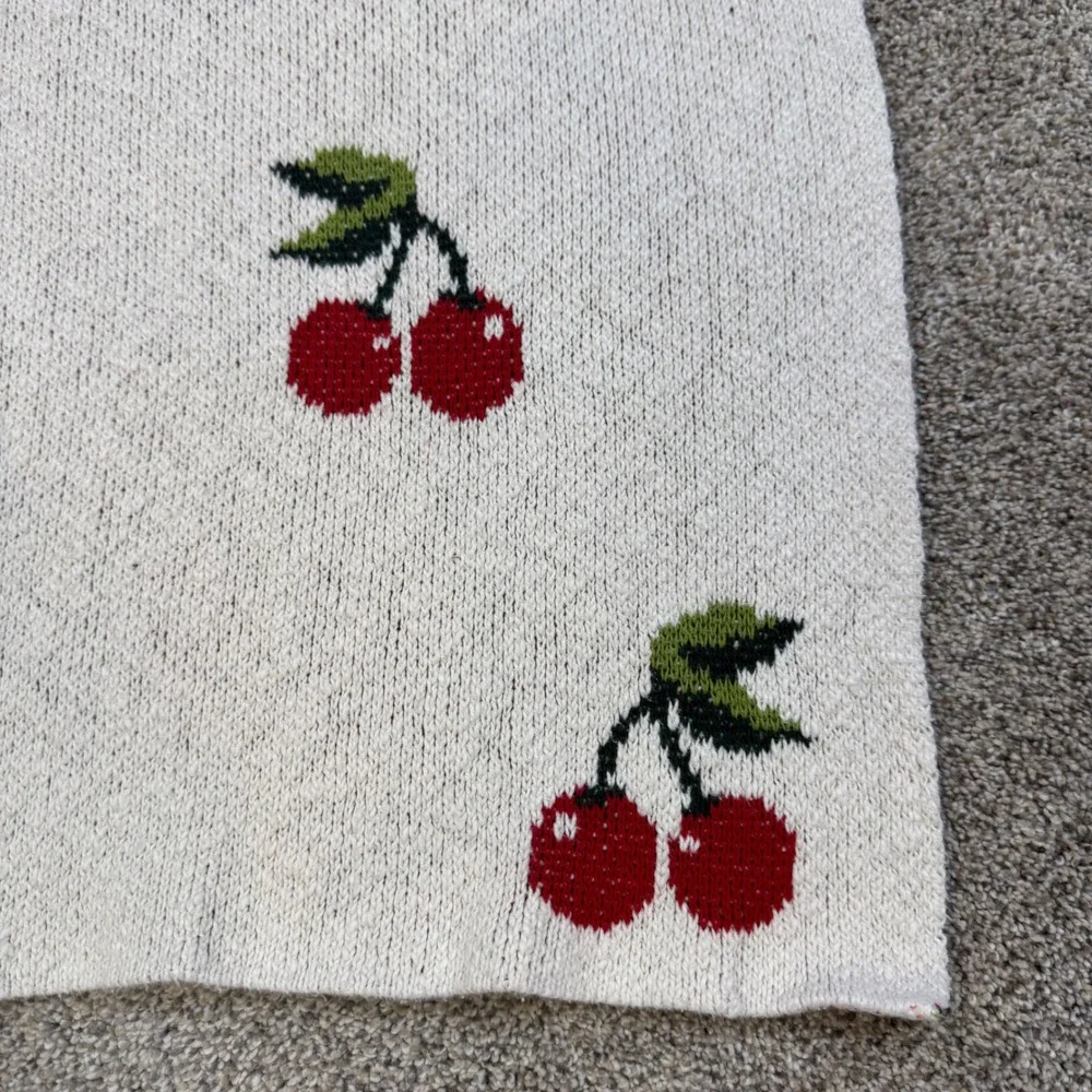 Vintage Style Cherry Knit‎ Throw Blanket Cream Red Fruit Pattern 32x42
